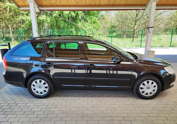 Skoda Octavia cena 24800 przebieg: 210000, rok produkcji 2011 z Mieszkowice małe 301